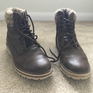 Women's hiking boots